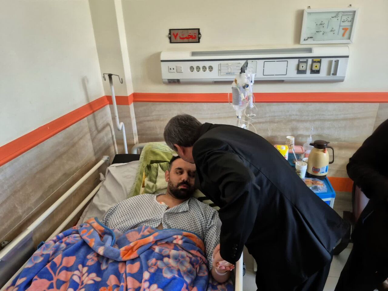 کادر درمان مانند خط مقدم جنگ مشغول خدمت رسانی هستند&nbsp;