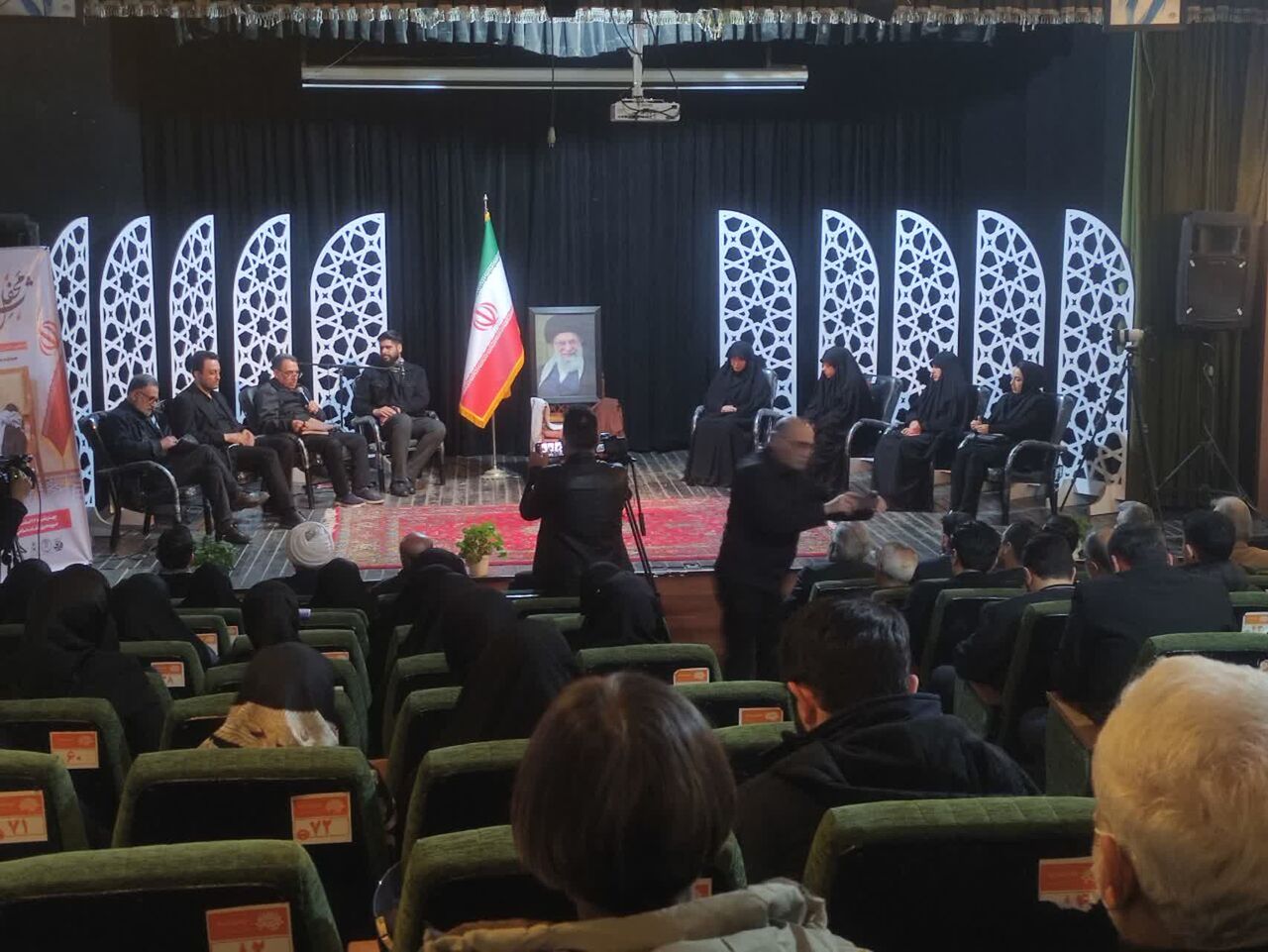 محفل شعر «امین» در سوگ امام خامنه‌ای در ساری برگزار شد