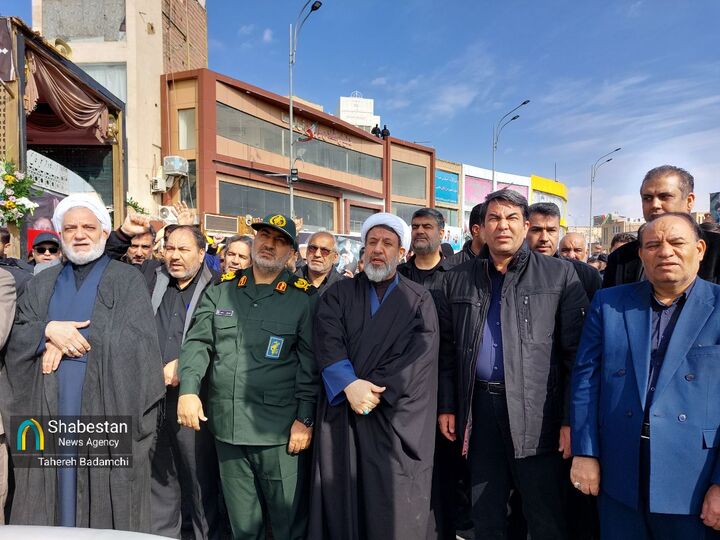 دشمن می‌خواهد با ایجاد ترس، فریب و نفوذ مقابل اراده ملت بایستد