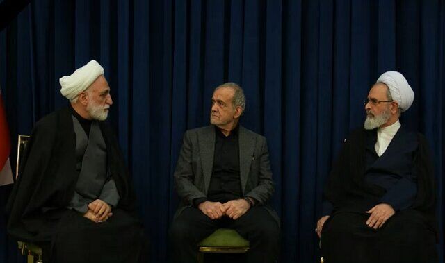 واگذاری اختیار عزل و نصب مقامات نظامی و انتظامی و اعلان صلح و جنگ به شورای موقت رهبری