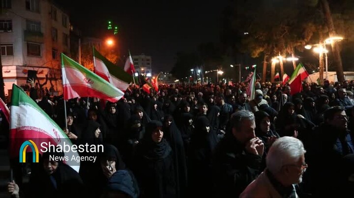 حال و هوای عزاداری شهادت رهبر انقلاب در میدان بازار دوم نازی آباد