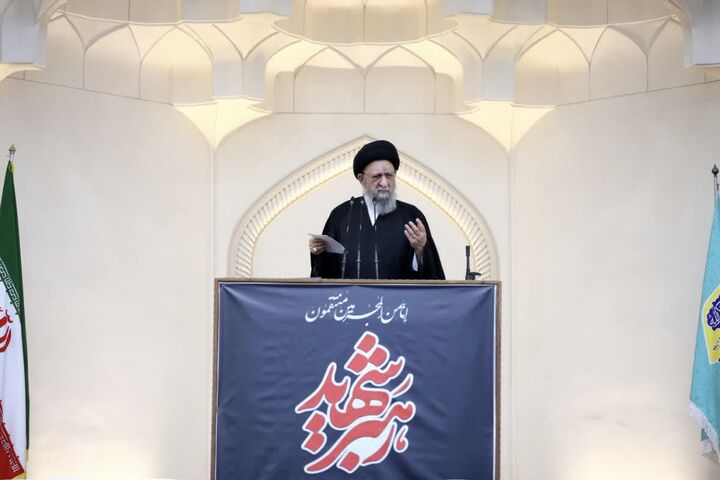 شهادت رهبر انقلاب محور نظام را متزلزل نکرد/ ایران منسجم‌تر از گذشته ایستاده است