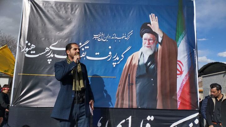 خون پاک رهبر شهید، درخت انقلاب را آبیاری کرد