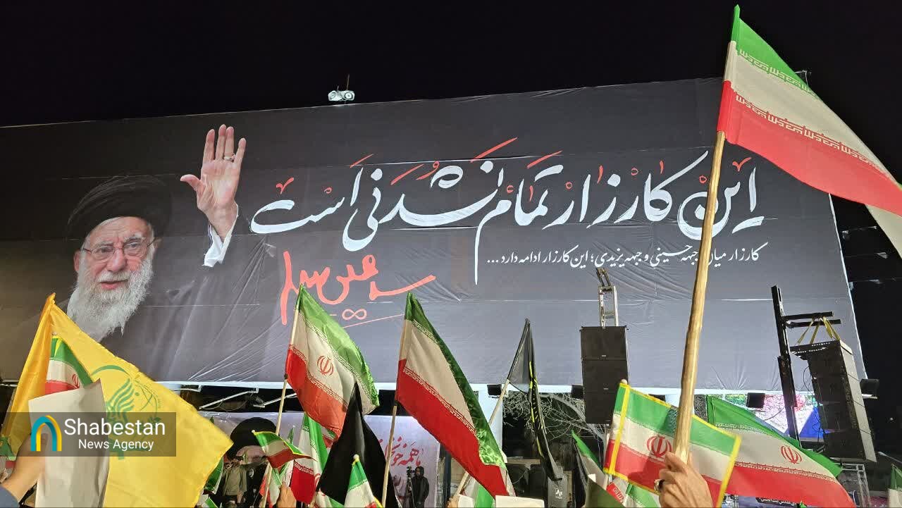 رونمایی از دیوارنگاره جدید میدان امام حسین(ع) شیراز