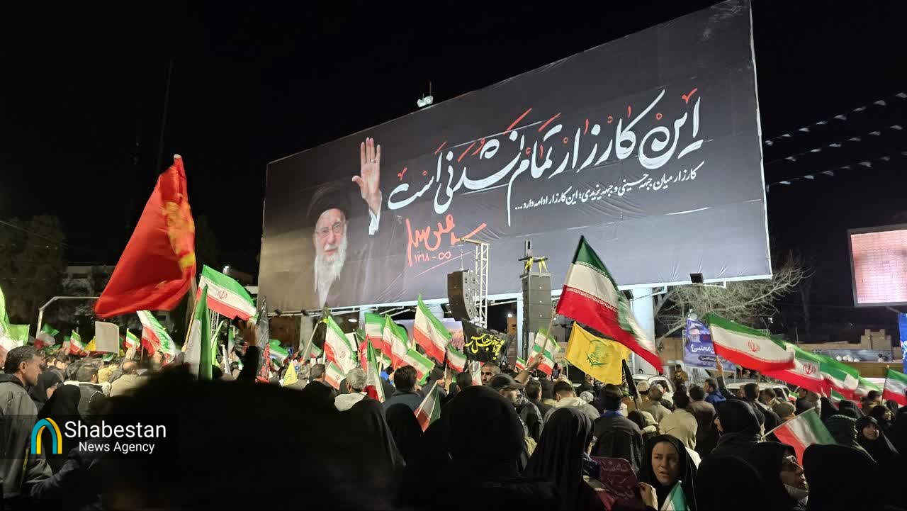 رونمایی از دیوارنگاره جدید میدان امام حسین(ع) شیراز