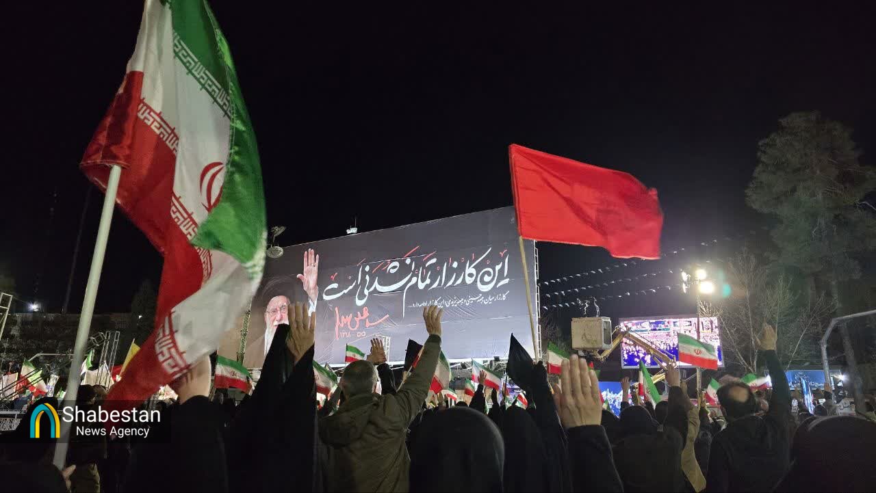 رونمایی از دیوارنگاره جدید میدان امام حسین(ع) شیراز