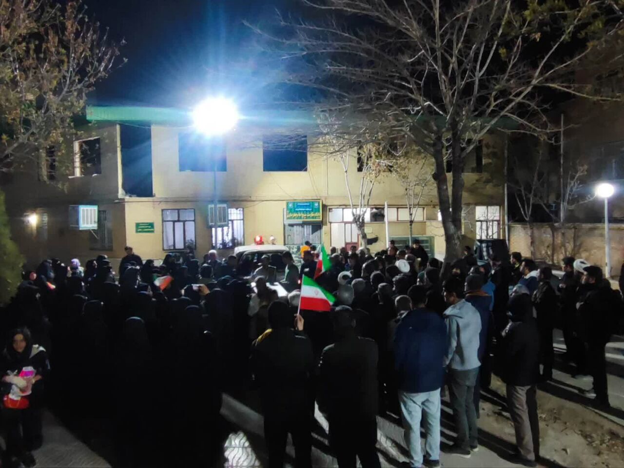 تشییع پیکر مطهر شهید مدافع وطن "متین بیات" در اراک مسجدالنبی کوی مسکن اراک