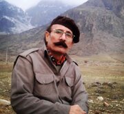 هنرمندان مانند همه مردم پشت دفاع از  ایران ایستاده‌اند