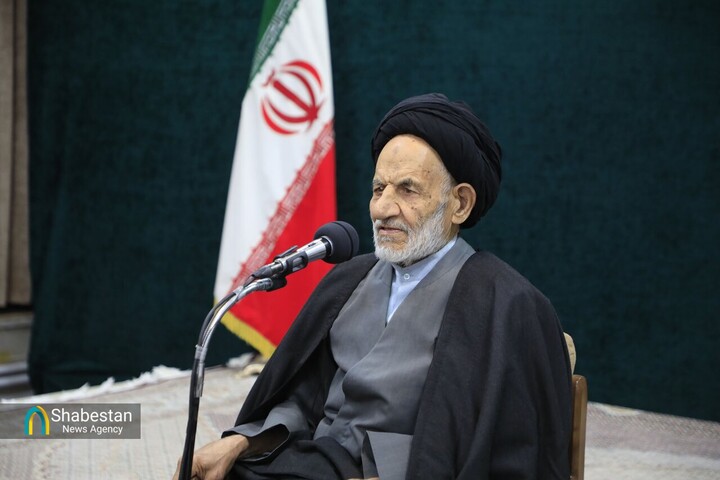 زندگی رهبر انقلاب، تابلوی تمام‌عیار تقابل با جبهه کفر است