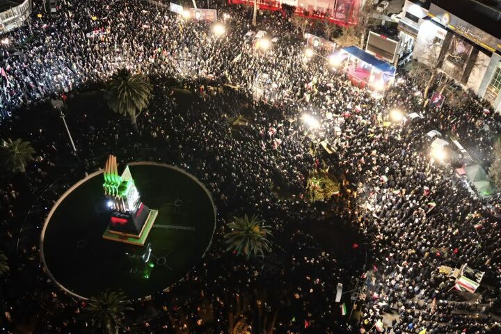 باران هم حریف اراده گرگانی‌ها نشد؛ تداوم تجمع خونخواهی رهبر شهید در شب هفتم