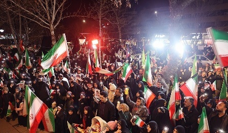 مسجدی که در شب‌های جنگ تریبون اتحاد و مقاومت شده است