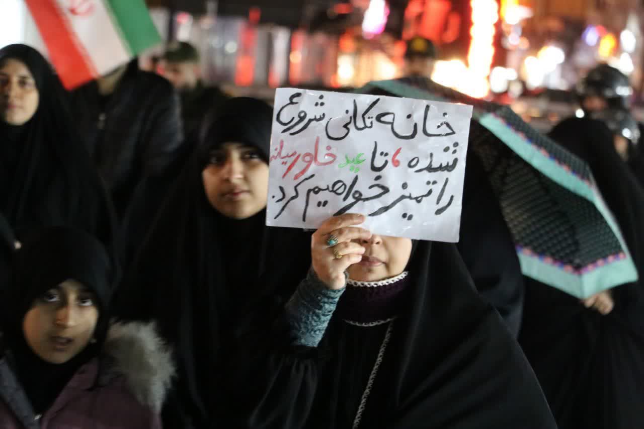 جلوه‌ای از قرار هفتم گیلانی‌ها در زیر بارش باران