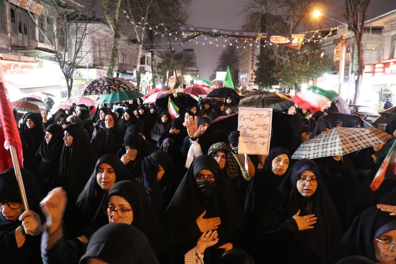 جلوه‌ای از قرار هفتم گیلانی‌ها در زیر بارش باران