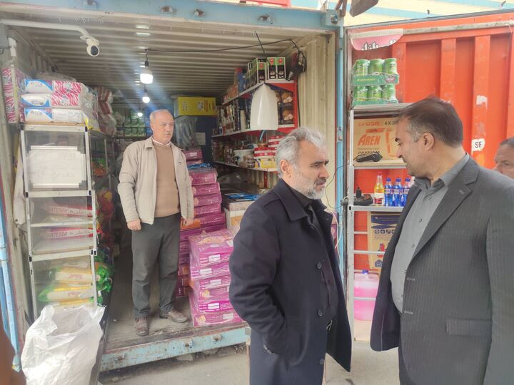 بازدید و نظارت میدانی مسئولان آذربایجان غربی از  بازار میوه و تره بار و فروشگاه های توزیع گوشت و مرغ