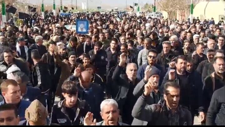 تشییع باشکوه یک شهید در روستایی کوچک
