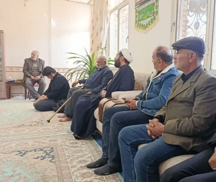 دیدار مدیر ستاد کانون‌های مساجد چهارمحال و بختیاری با خانواده شهدای جنگ رمضان شهرستان بن