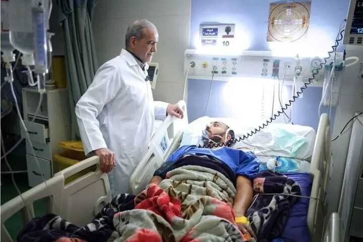 عیادت پزشکیان از مجروحان جنایات جنگی آمریکا و اسرائیل