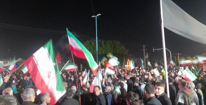 راهپیمایی و تجمع پرشور مردم بندرعباس در نهمین شب حضور در میدان