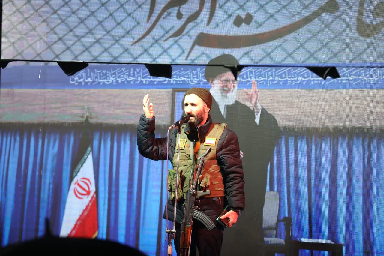 شب قدر در زیر بارش باران / جلوه ای از وفاداری مردم رشت به ولایت