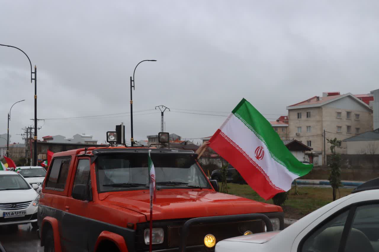 برپایی کاروان خودرویی بیعت با سومین رهبر انقلاب اسلامی در گیلان