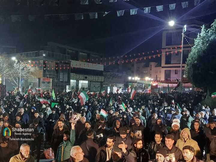لحظه اعلام رهبری آیت‌الله سیدمجتبی خامنه‌ای در مراسم شب قدر کرمان