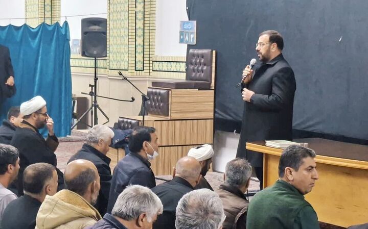 حضور  استاندار فارس در جمع نمازگزاران مسجد حضرت رسول (ص) شیراز