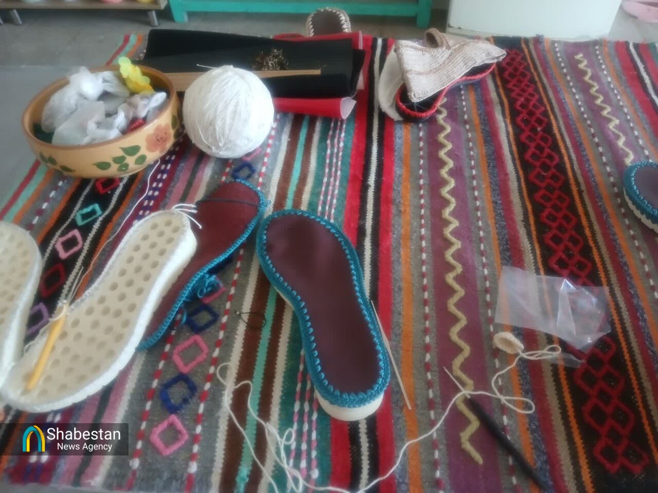 احیای میراث کهن با دستان هنرمند بیرجندی/ گیوه‌بافی در مسیر توسعه و اشتغال