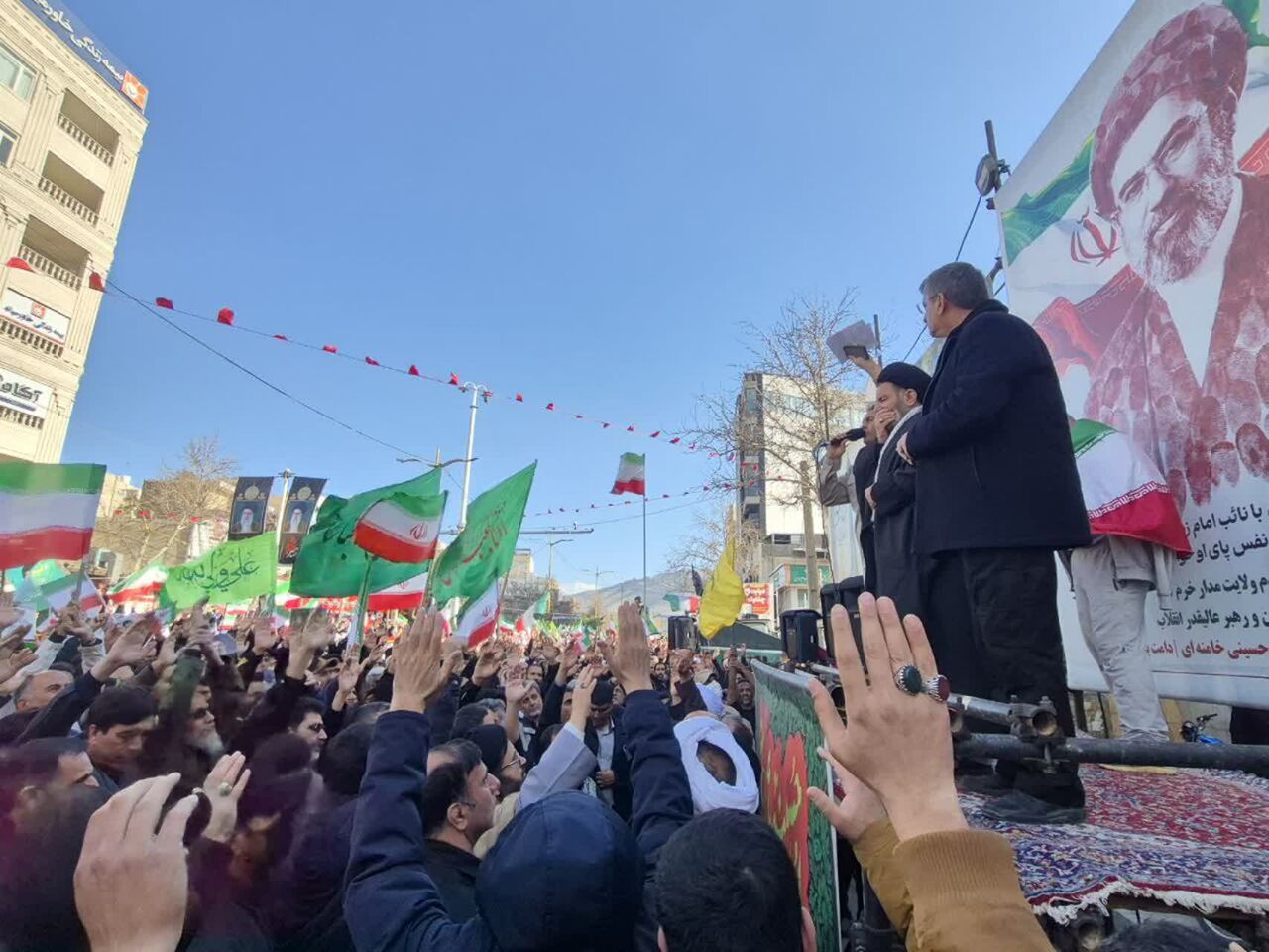 حضور شبانه‌روزی مردم در صحنه دشمن را دیوانه کرده است