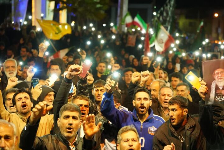 مداحی حماسی امام جمعه کوهدشت در اجتماع باشکوه مردم در شب قدر