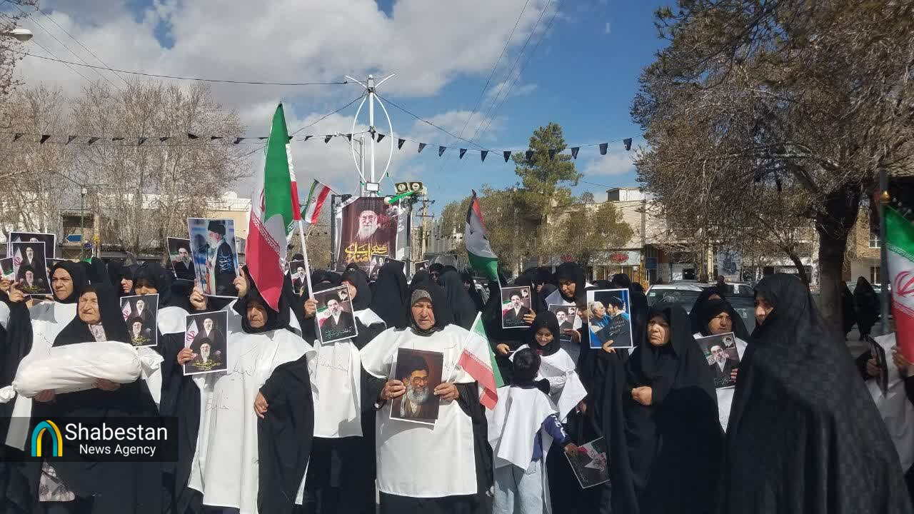 حمایت بانوان کفن پوش بوانات از پاسخ به تجاوز دشمن به کشور