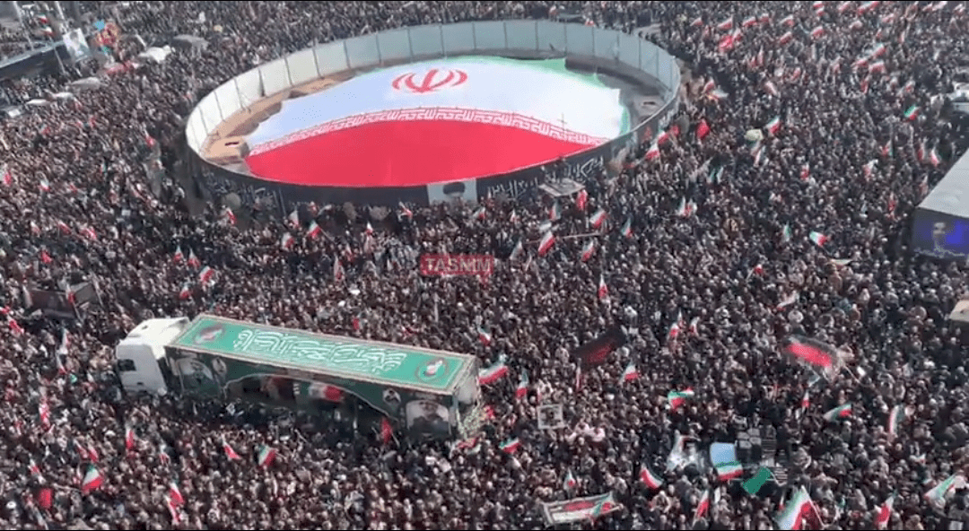 انقلاب در میدان انقلاب؛ وداع باشکوه با فرماندهان شهید و شهدای مردمی جنگ رمضان