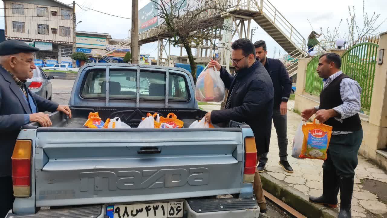 توزیع ۶۰ بسته معیشتی بین نیازمندان