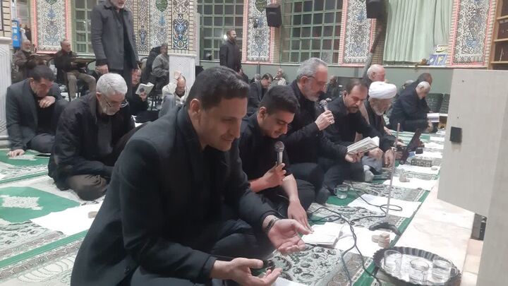 مراسم احیای شب قدر با حضور پرشور مردم در مسجد  سلمان فارسی برگزار شد