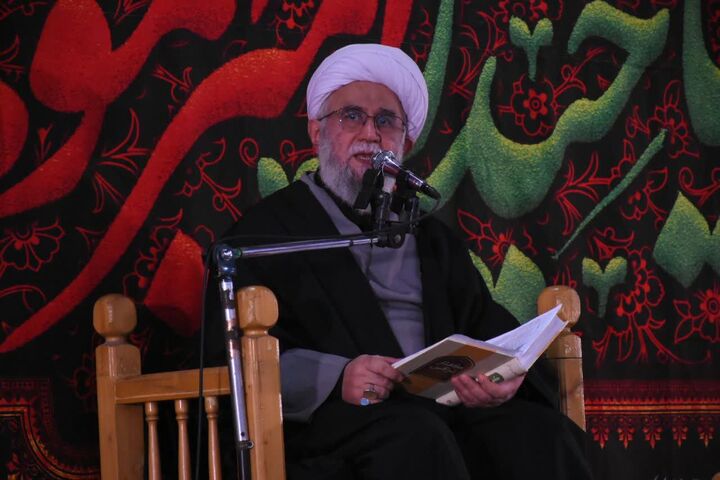 توکل، توسل و تدبیر؛ ویژگی‌های برجسته رهبر شهید انقلاب