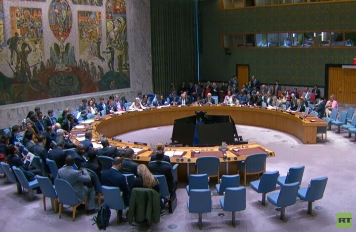 بدون محکومیت واشنگتن و تل‌آویو، شورای امنیت قطعنامه توقف حمله ایران به کشورهای عربی را تصویب کرد