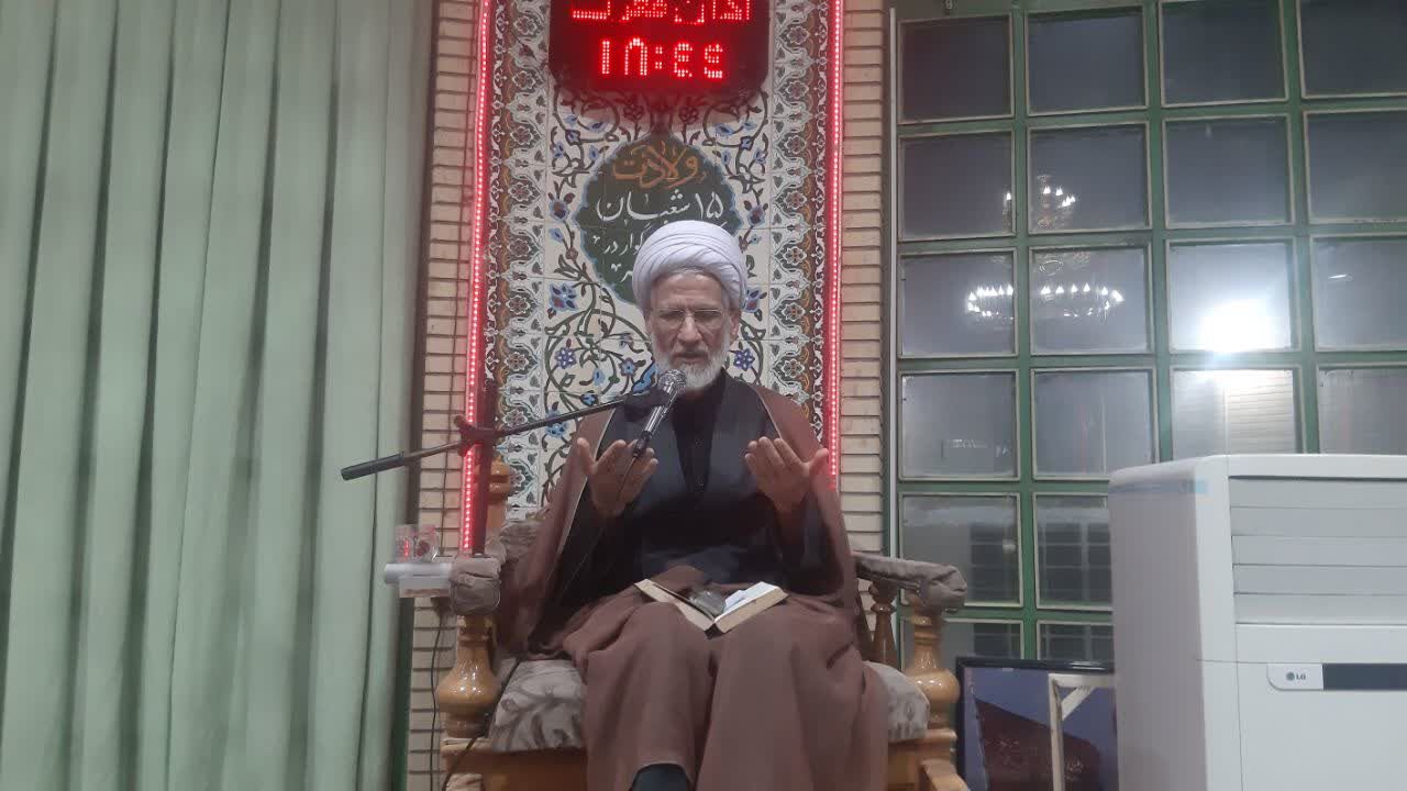 مراسم احیای شب قدر با حضور پرشور مردم در مسجد  سلمان فارسی برگزار شد