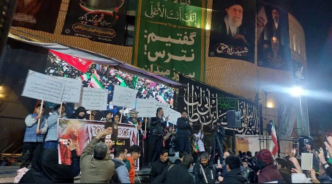 وداع باشکوه مردم اراک با پنج شهید والامقام یک خانواده/ کاروان نور به سوی قم بدرقه شد