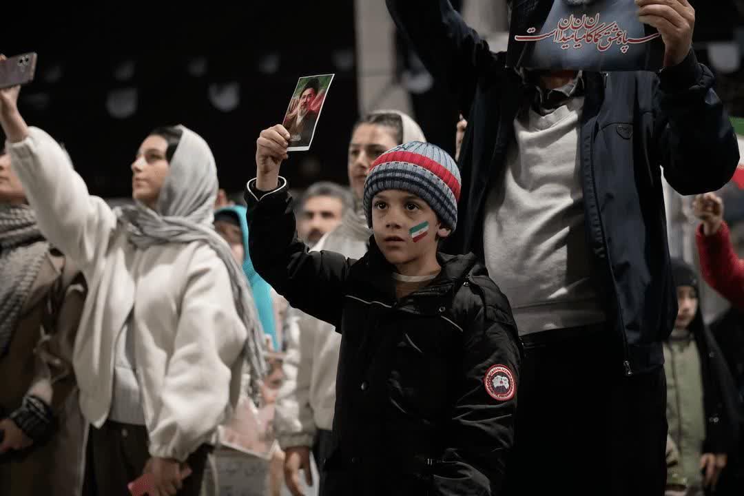 اینجا رشت، میدان وفاداری