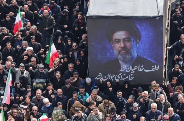 رویترز: اطلاعات آمریکا، فروپاشی نظام ایران را بعید می‌کند