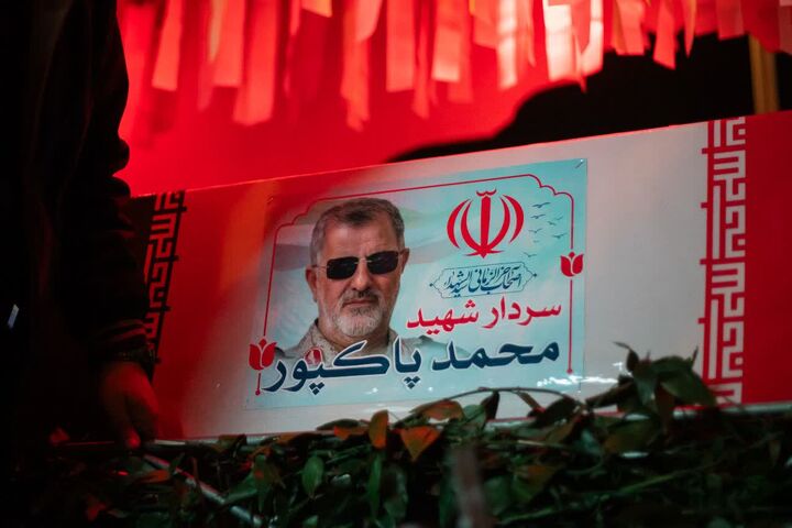 سومین شب قدر در کنار پیکر مطهر شهید پاکپور؛ میدان شهدای اراک صحنه پیوند اشک و حماسه شد