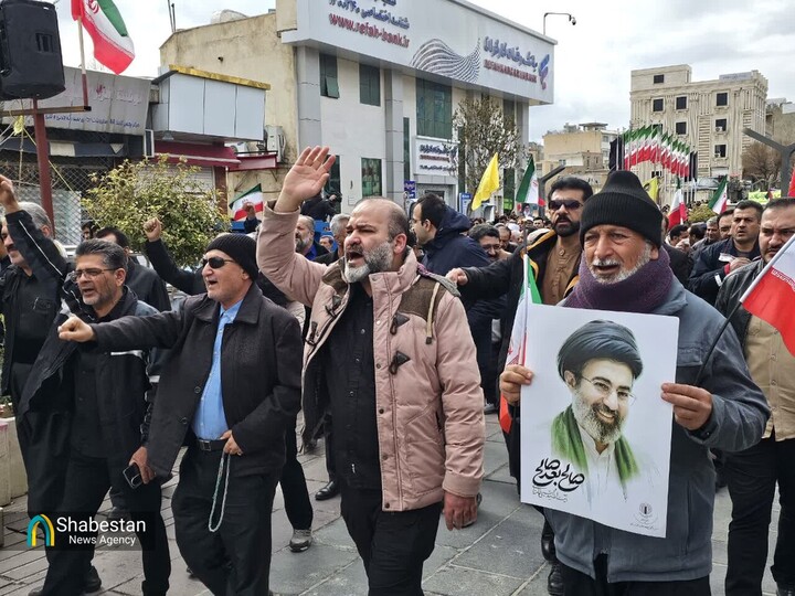 مشت‌های گره کرده مردم کردستان در روز قدس علیه آمریکا و اسرائیل