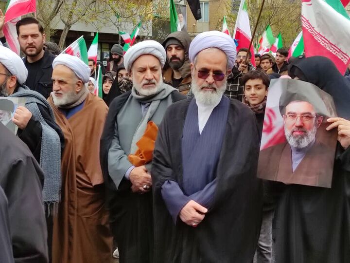 حضور مردم در صحنه، جانفشانی نیروهای مسلح و رهبری معظم انقلاب سه عامل قدرت نظام است