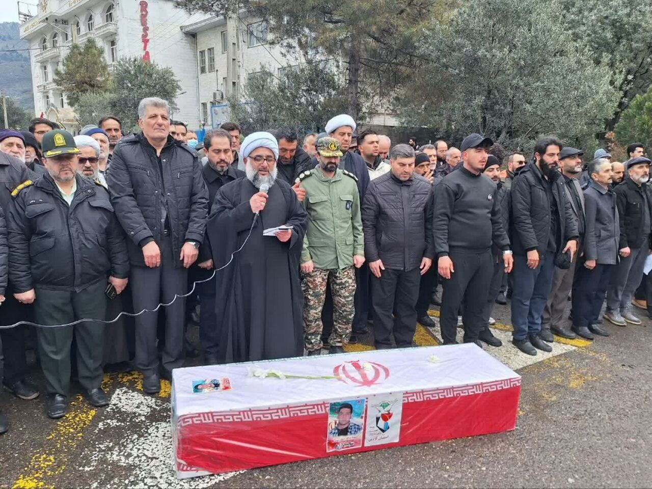 پیکر شهید زارع همزمان با راهپیمایی روز قدس بر دوش مردم رودبار تشییع شد