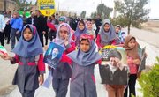 دختران مسجدی نیریز با لباس مدرسه در راهپیمایی روز قدس شرکت کردند