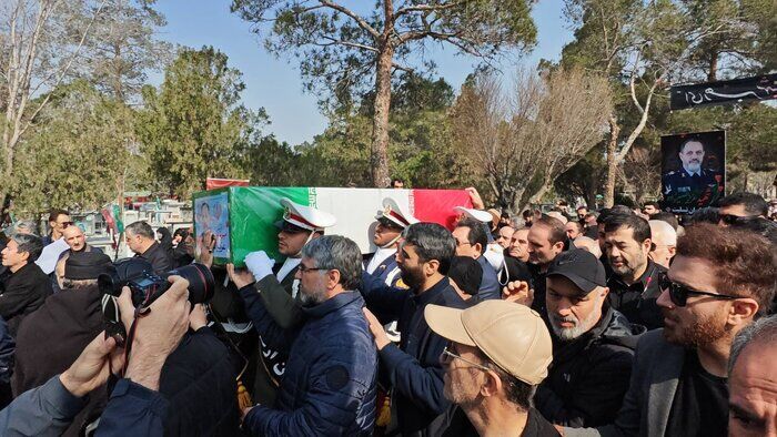 پیکر وزیر دفاع شهید در بهشت زهرا آرام گرفت