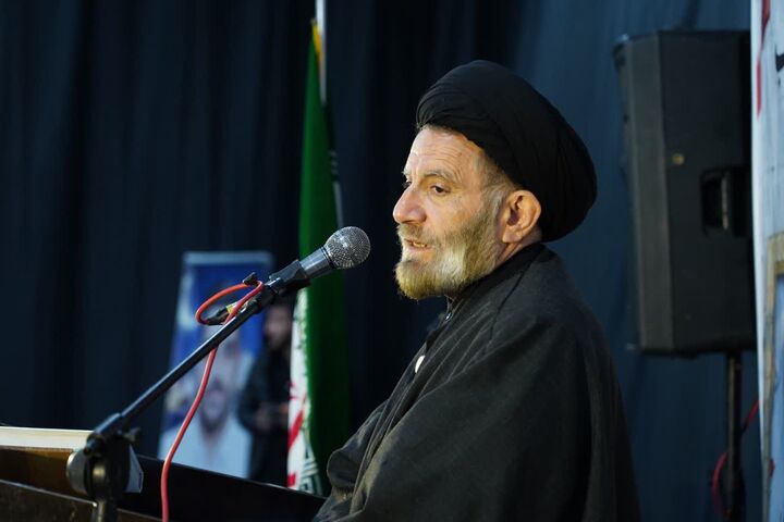 رهبر معظم ما، خلف صالح همان امام شهید است