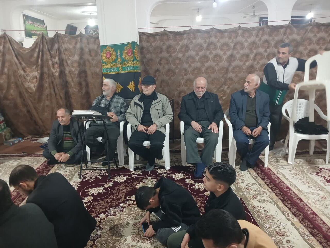 توزیع افطاری ساده بچه های مسجد در گرجی محله بهشهر