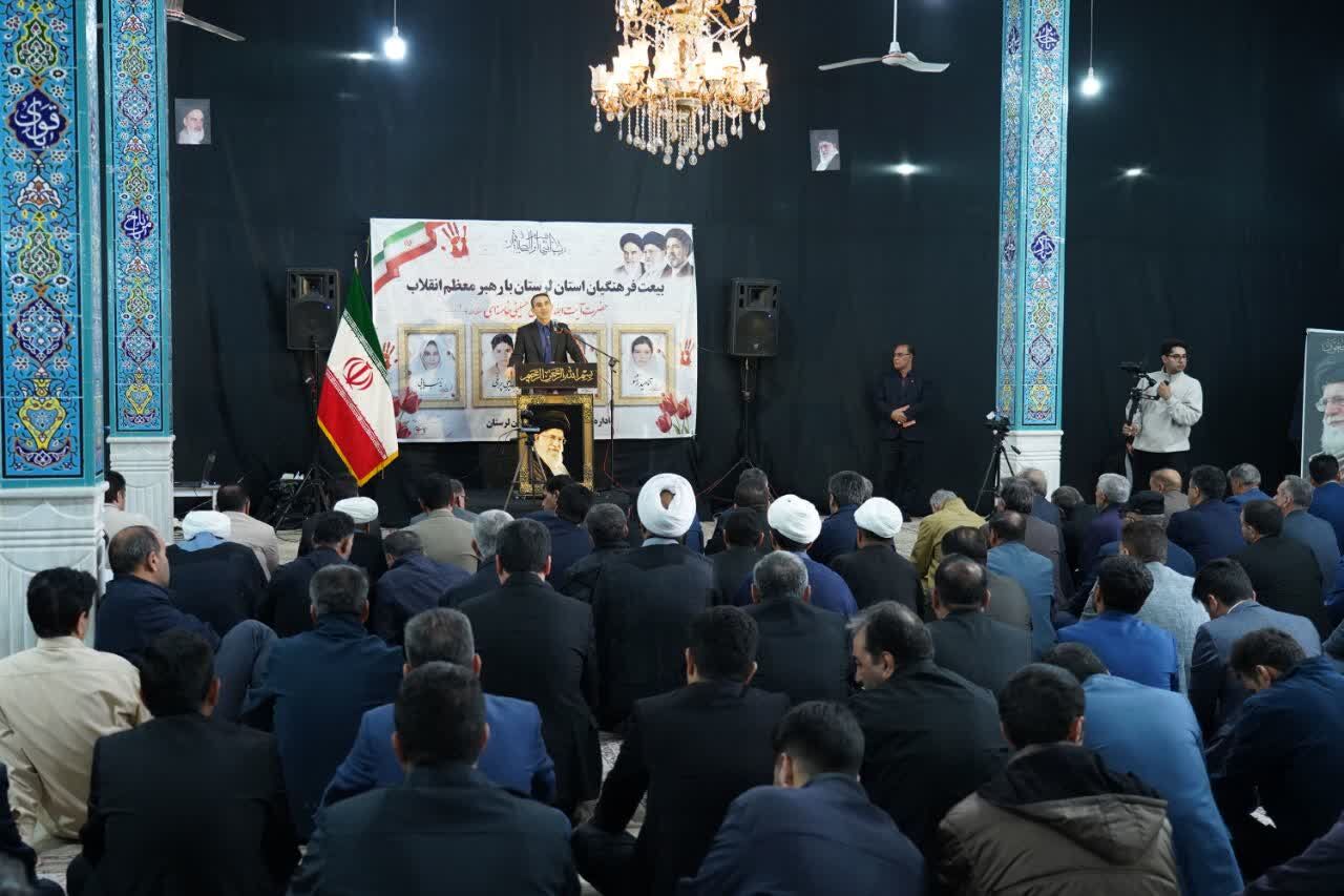 رهبر معظم ما، خلف صالح همان امام شهید است