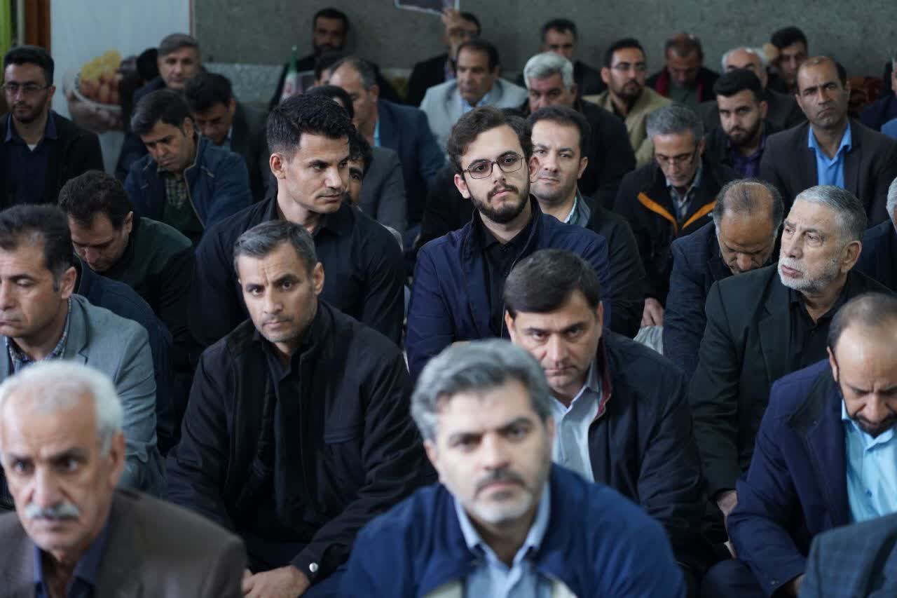 رهبر معظم ما، خلف صالح همان امام شهید است