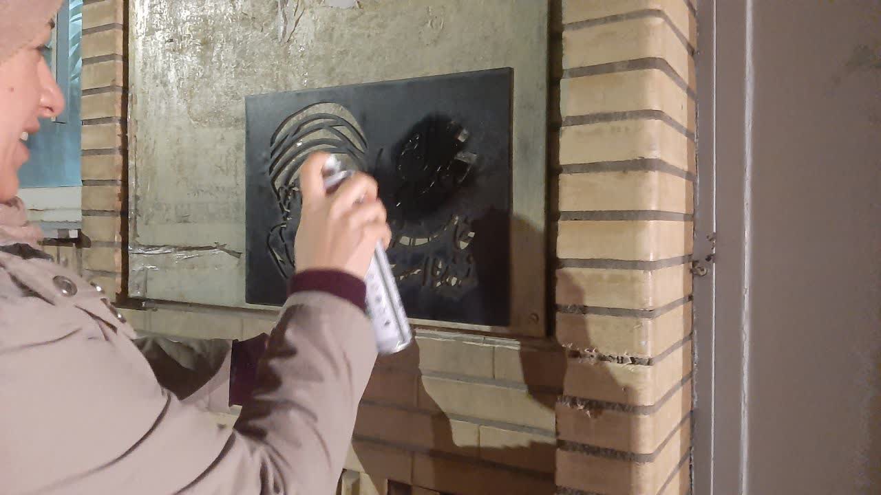 از مسجد تا دیوار؛ دل‌نوشته‌ نوجوانان ارومیه‌ای برای رهبر شهید
